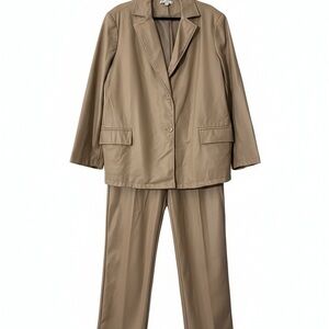 And NowThis Chic Tan Faux Fabric Women's Pantsuit 2X. Pant 20W.